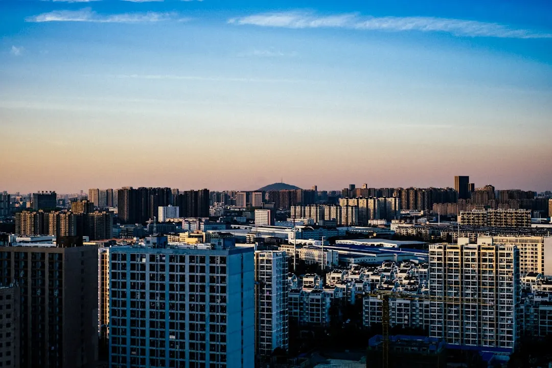 实验室废气处理设备选购指南：臧培科技活性炭与喷淋塔方案解析