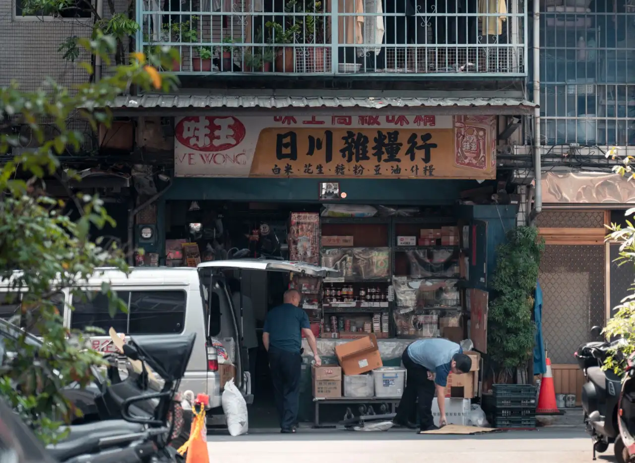 实验室通风系统设计要点：满足排风与环保双重要求的技术解析