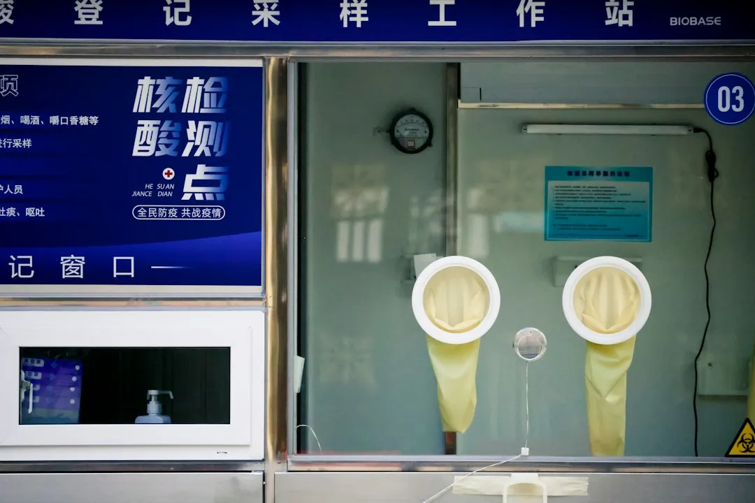 实验室废气处理设备选购指南：臧培科技核心配置方案解析